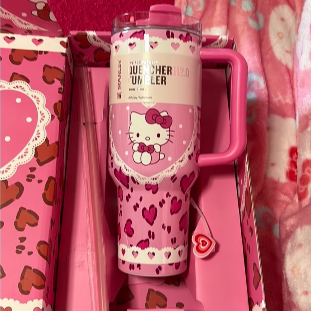 Hello Kitty Pink Heart Pattern Tumbler